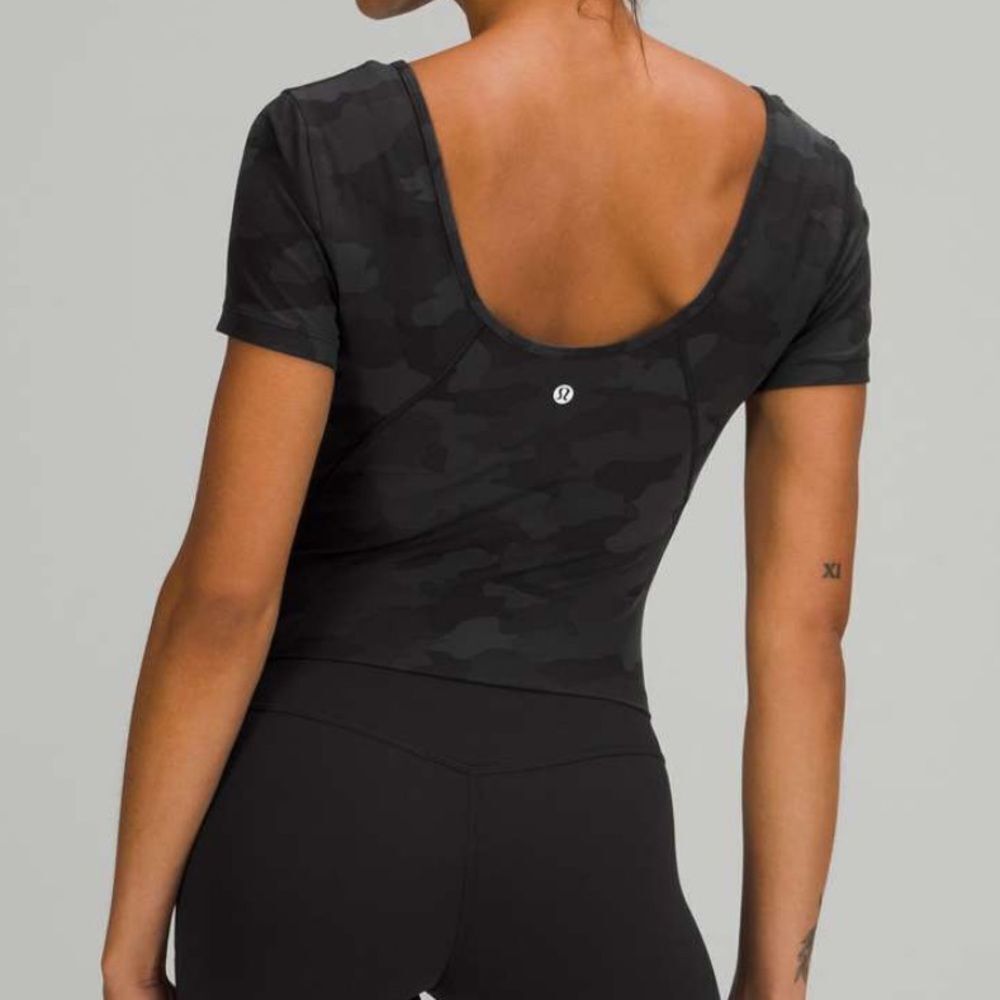 Lululemon Align short sleeve top 6 black navy print